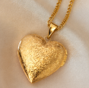 Golden Heart LocketNecklace-Vintage Style Gold Plated Heart Pendant Necklace for Women