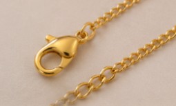 Golden Heart LocketNecklace-Vintage Style Gold Plated Heart Pendant Necklace for Women